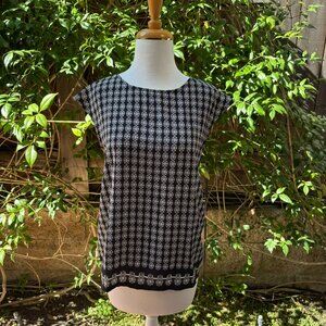 Max Studio Black Gray and White Print Button Back Sleeveless Blouse Top S